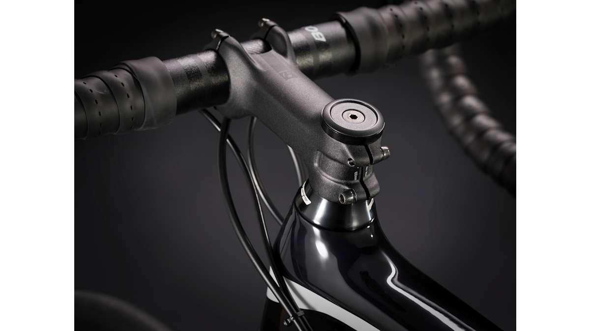 直接引き渡しのみ　Trek サイズ56 ディスクブレーキ　emonda ソリッドな走りに上位グレードのドライブトレインを搭載した、軽量