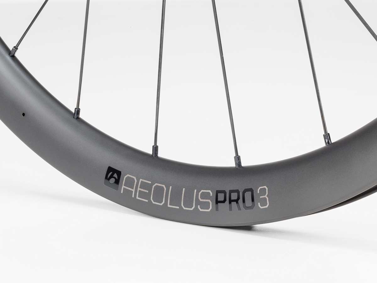 Bontrager AEOLUS PRO3 完組ホイール Bontrager Aeolus Pro 37 TLR Disc Road Wheel - Trek Bikes
