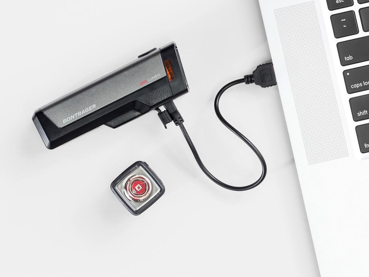 アクセサリー TREK Bontrager Ion Elite Front Light Bontrager Ion Elite R/Flare R City Bike Light Set - Trek Bikes