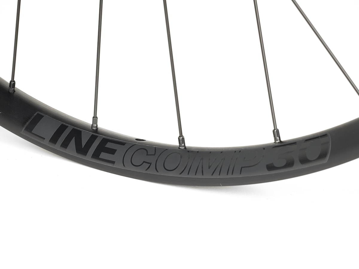 Bontrager Line Comp 30 TLR Boost 29 MTBホイール - Trek Bikes (JP)