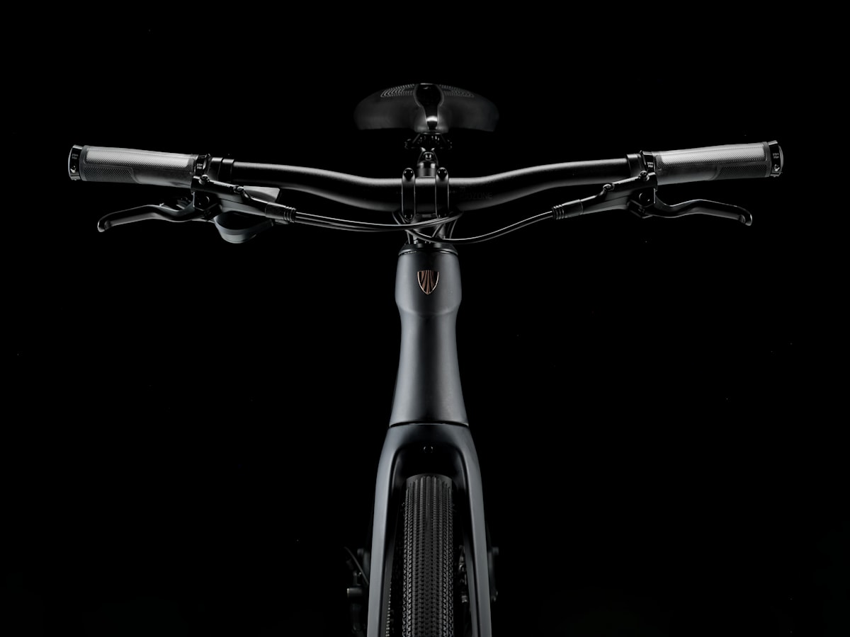 TREK スポーツタイプ自転車 ネイビー 2024/2025年モデル TREK(トレック)のEバイク「価格・性能」最新