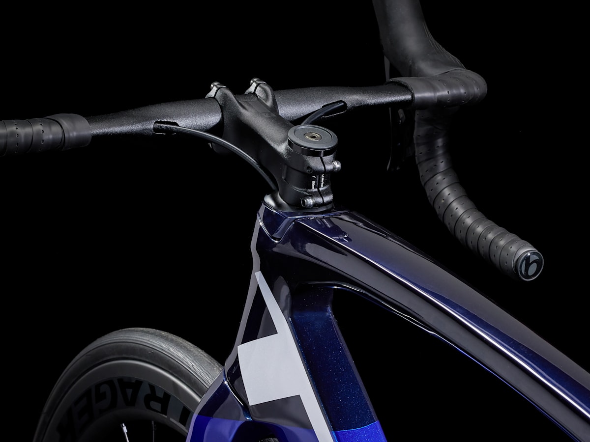 Madone SL 6 Di2 Gen 6 - Trek Bikes (JP)