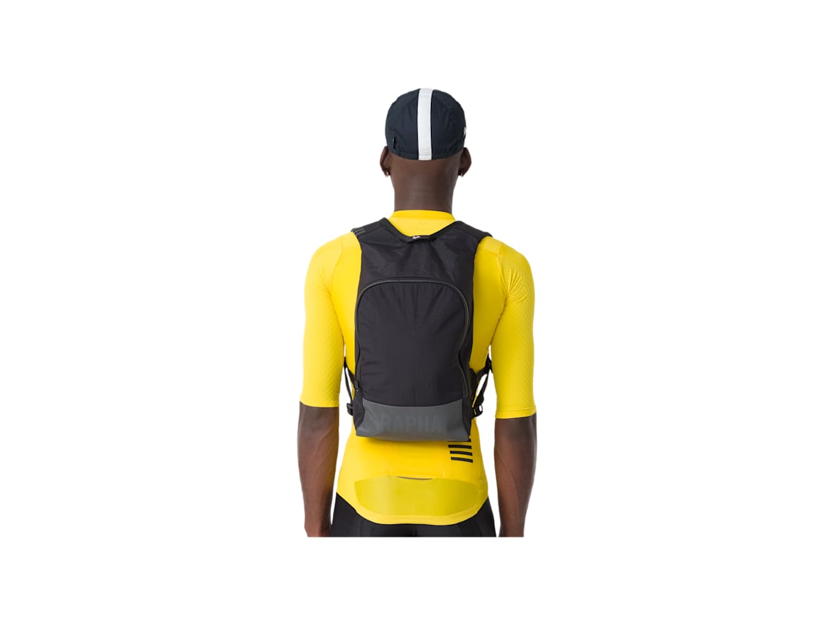 ラファ rapha PRO TEAM LIGHTWEIGHT BACKPACK Rapha Pro Team Lightweight Backpack - Trek Bikes