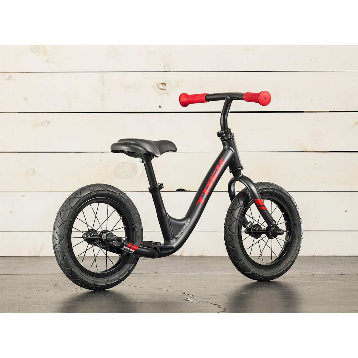Trek バランスバイク ブラック/レッド kickster トレック Kickster - Trek Bikes