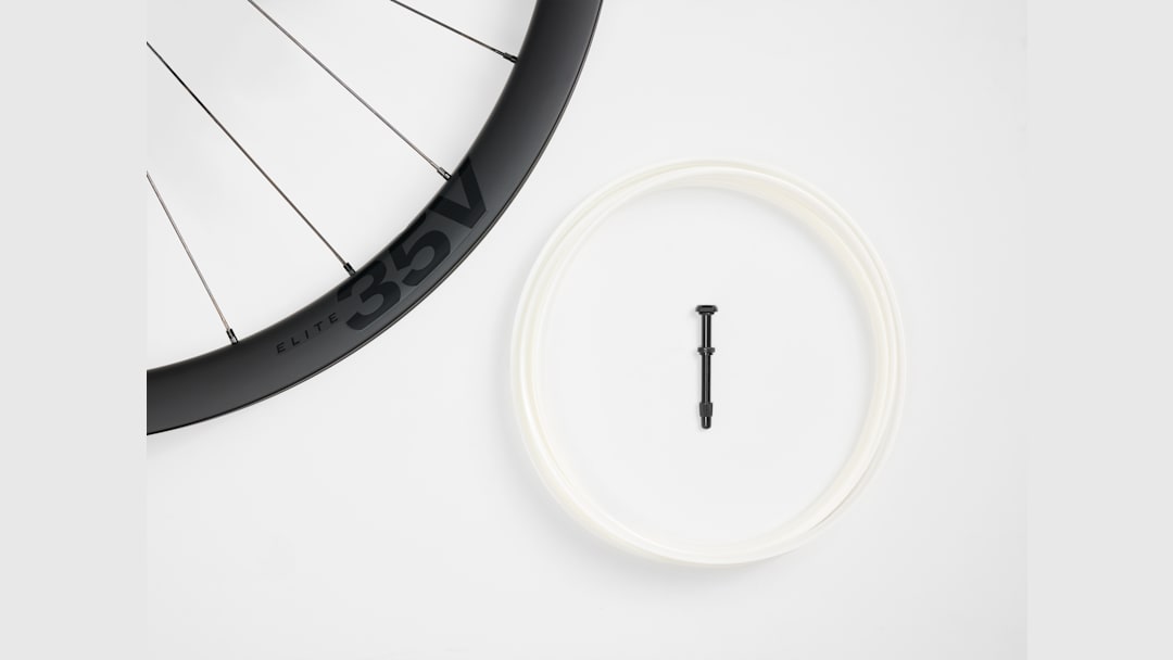 Bontrager Aeolus Elite 35V TLR Disc Road Wheel - Trek Bikes