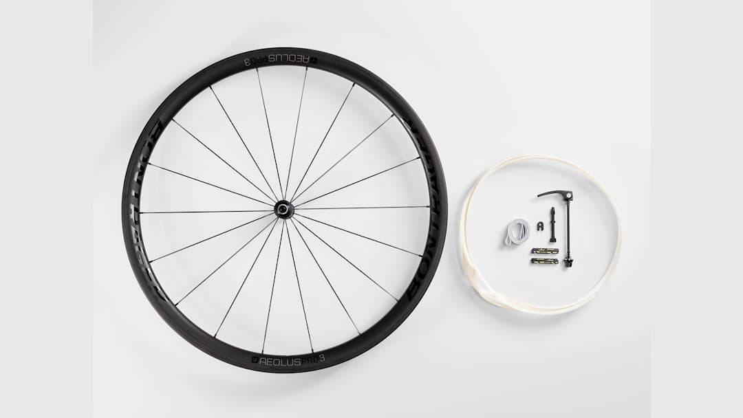 Bontrager Aeolus Pro 3 TLR Road Wheel - Trek Bikes