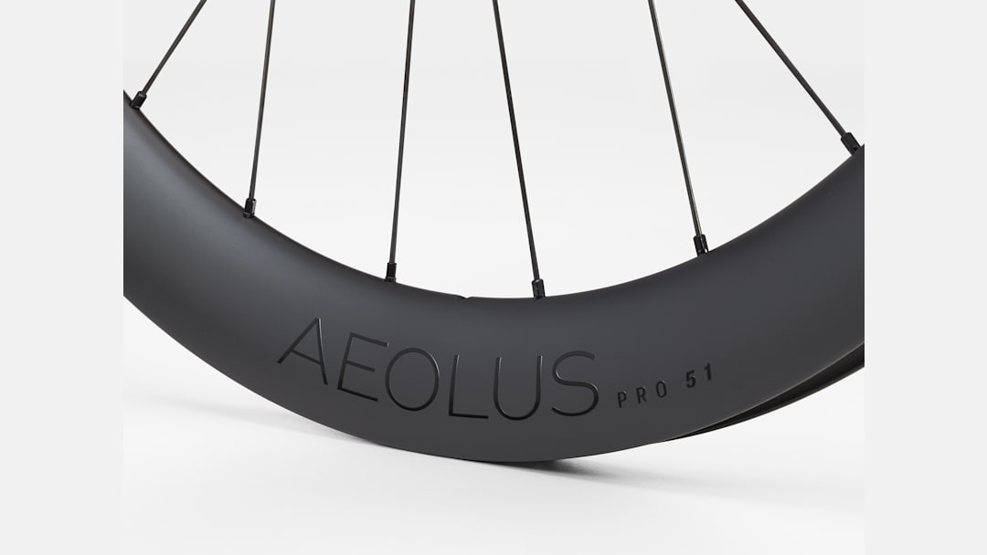 Bontrager Aeolus PRO51 TLR ディスク Bontrager Aeolus Pro 51 TLR Disc Road Wheel - Trek Bikes