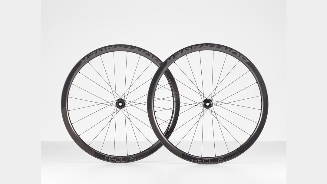 Bontrager Aeolus RSL 37V TLR Disc Road Wheel - Trek Bikes