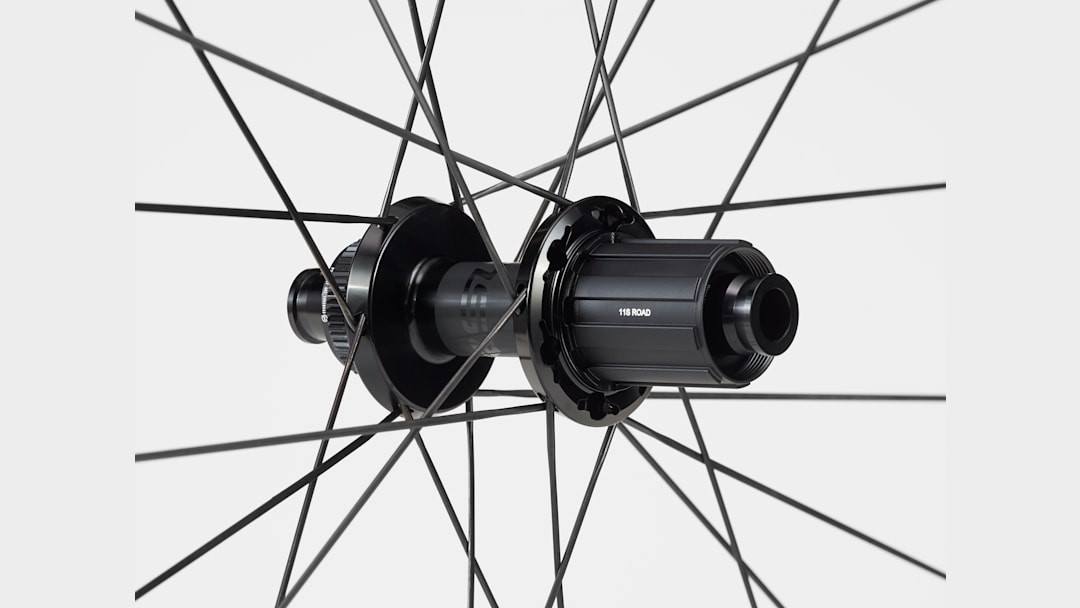 BONTRAGER AEOLUS RSL 75 完組ホイール Bontrager Aeolus RSL 75 TLR Disc Road Wheel - Trek Bikes