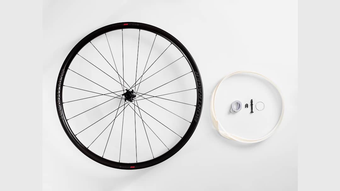 Bontrager Aeolus XXX 2 TLR Disc Clincher Road Wheel - Trek Bikes (JP)