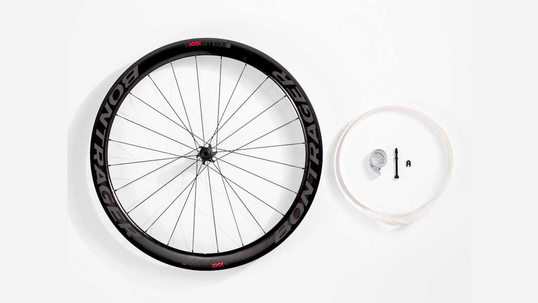 Bontrager Aeolus XXX 4 TLR Disc Clincher ロードホイール - Trek