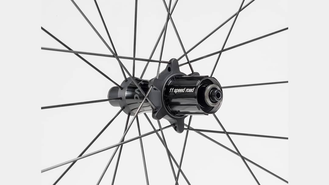 Bontrager Aeolus XXX 4 TLR Clincher ホイール Bontrager Aeolus XXX 4 TLR Clincher Road Wheel - Trek Bikes
