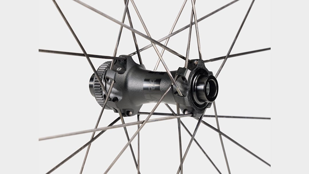 Bontrager Paradigm Pro 30 TLR Disc Road Wheel - Trek Bikes