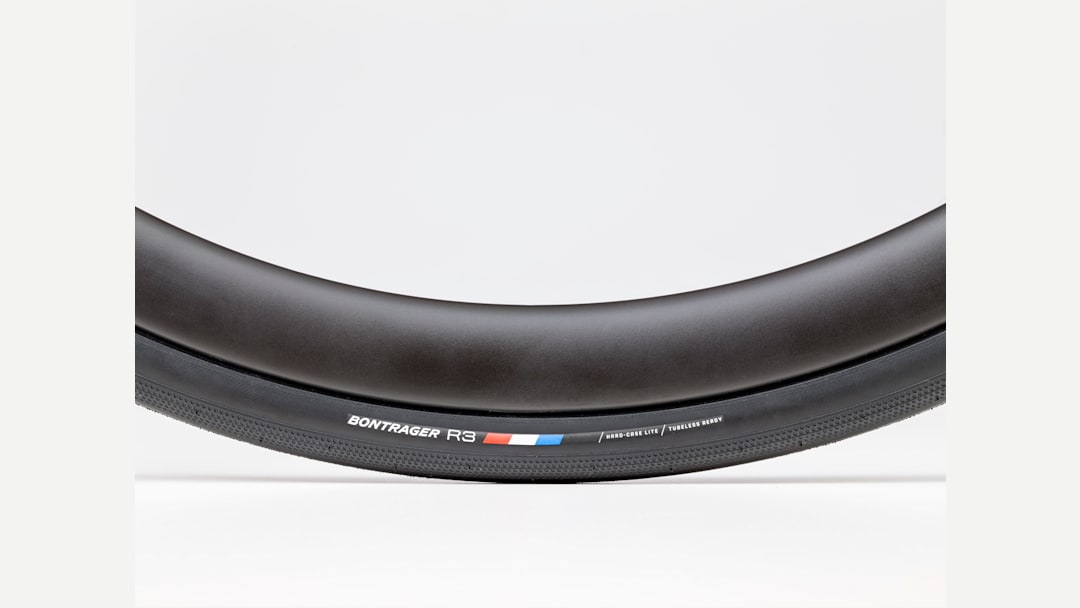 Bontrager R3 Hard-Case Lite TLR Road Tire - Trek Bikes