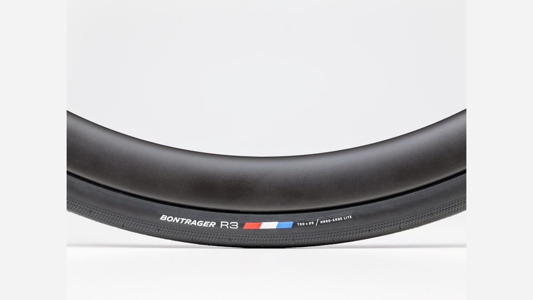 ボントレガー R3 Hard-Case Lite ロード タイヤ - Trek Bikes (JP)
