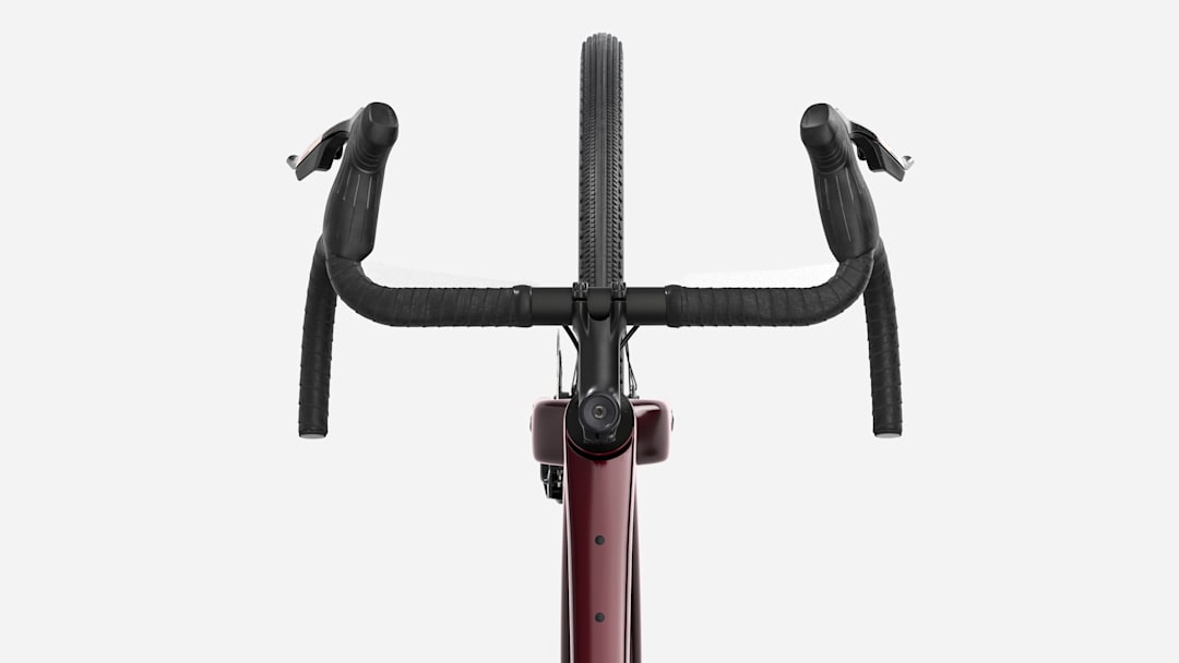 trek bicycle handlebars System 1 560mm 25.4mm Handlebar Black Logos  Gringineer Cycles but with a more economical OCLV 500 Carbon layup and two Trek Madone SLR Road Handlebar
