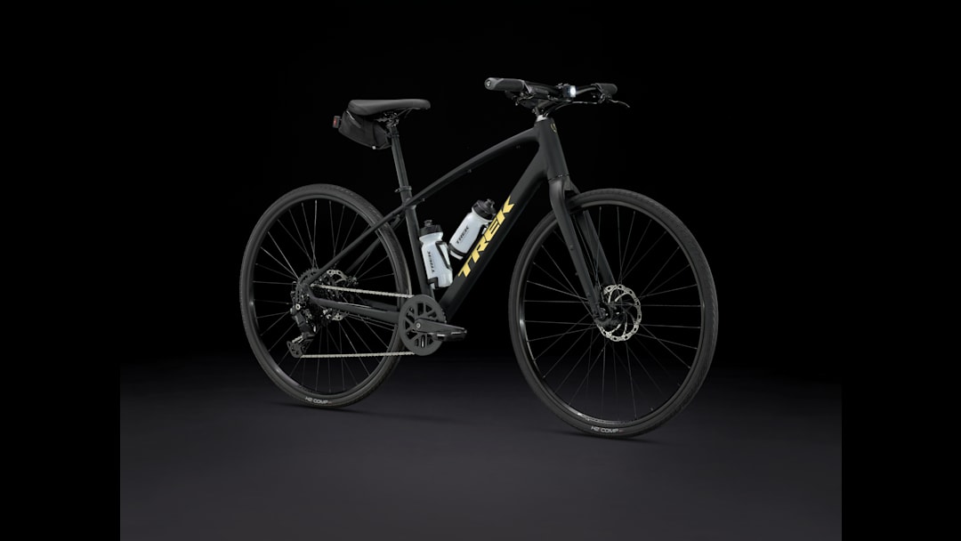 横浜市港北区引取限定！Trek クロスバイク FX2 ブラック FX 2 - Trek Bikes (JP)