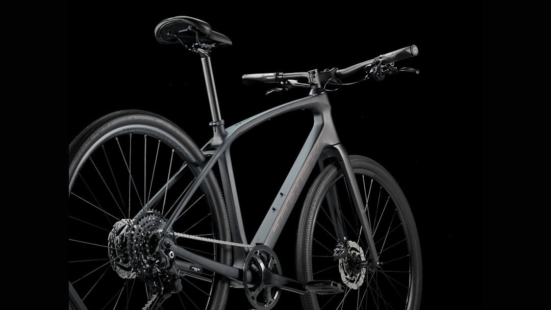 FX Sportカーボンフィットネスバイク – Trek Bikes (JP)