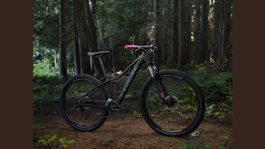 womens bicycle XDS 26" Classic 7 Speed Women's City Commuter Bike This bike is sure to turn eyes on the road and comes with all the instructions required for assembly. Huffy Women's 26 in Incline
