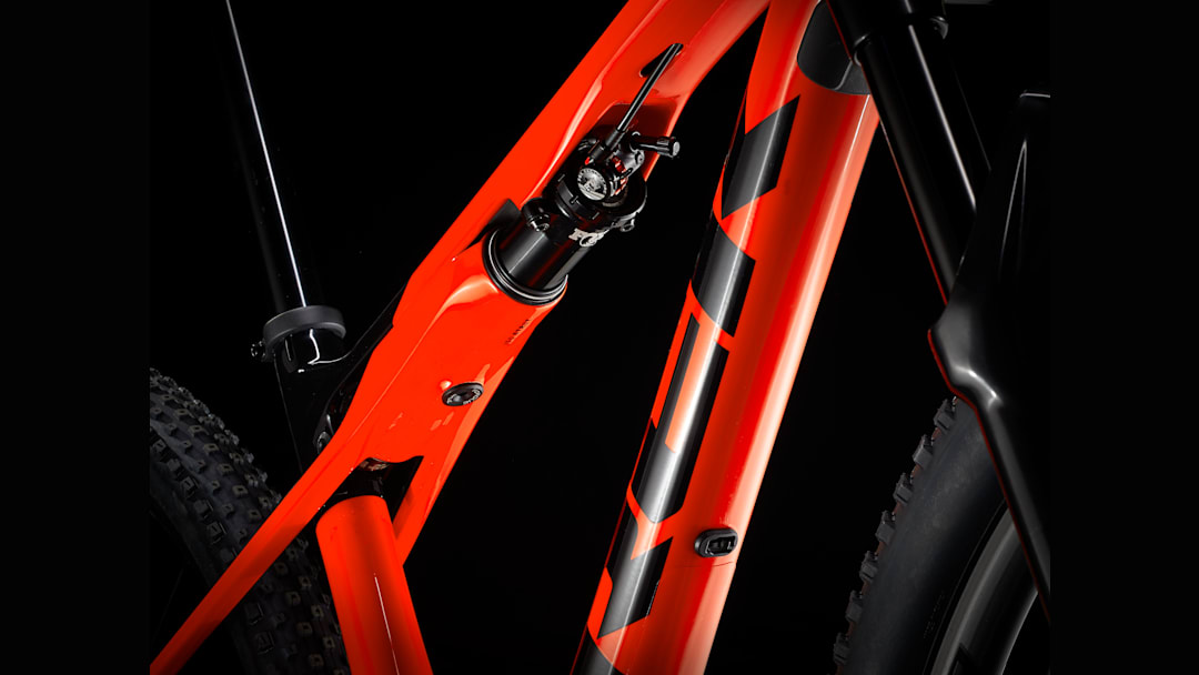 Supercaliber 9.6 Gen 1 - Trek Bikes (JP)