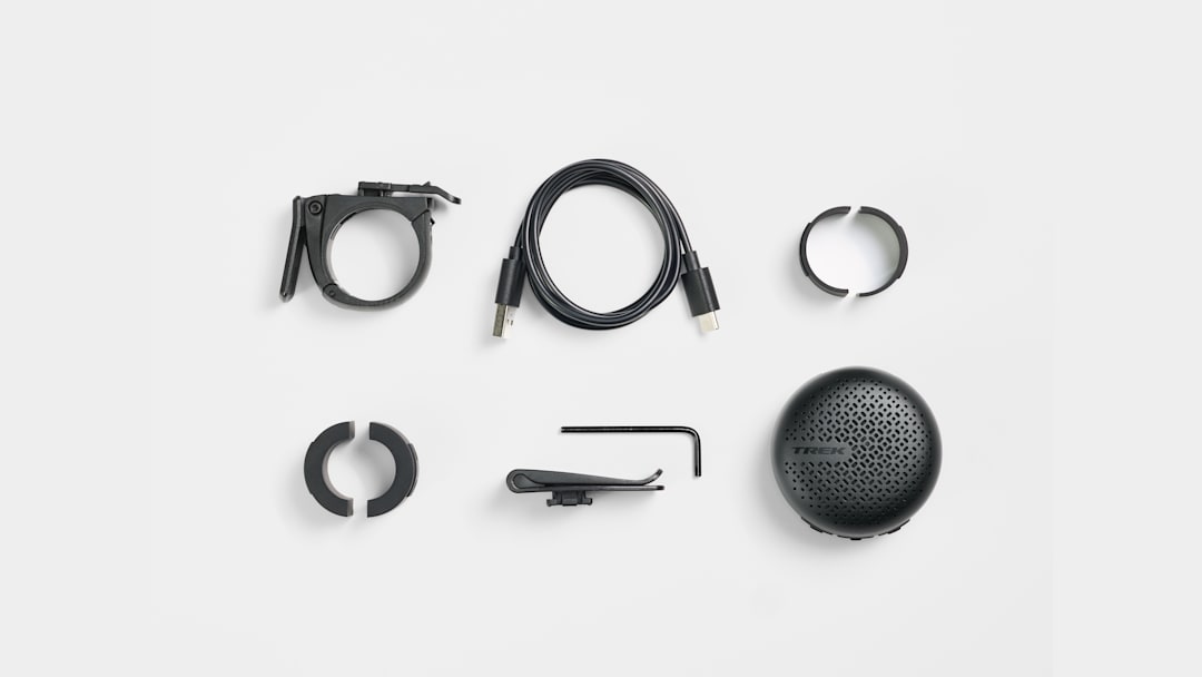 trek bicycle bell BellBeats Digital Bike and Speaker  Skiis & Biikes mounted BellBeats combines a bicycle bell and Bluetooth speaker Electra Color Wheel Domed Ringer