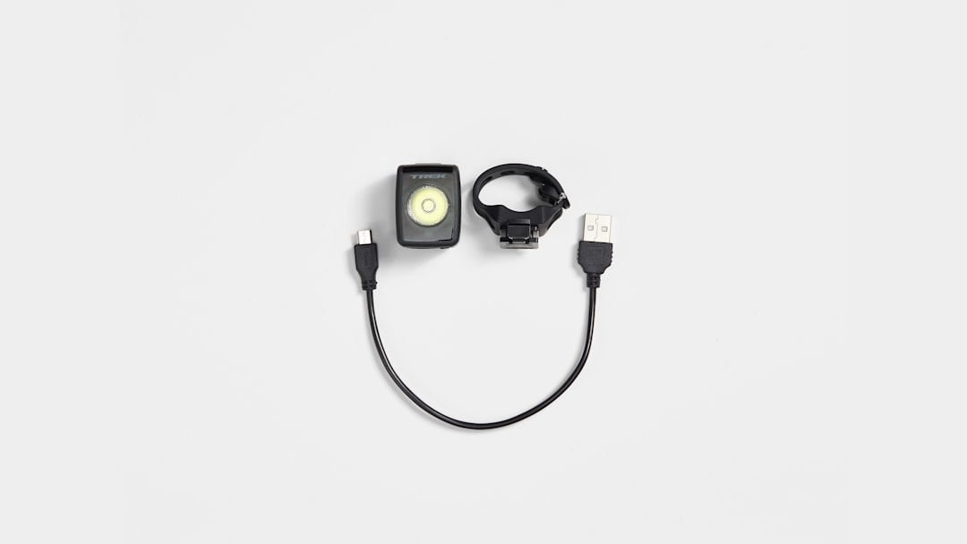 TREK Ion 200 USB充電式 ブラックライト Trek Ion 200 RT Front Bike Light - Trek Bikes