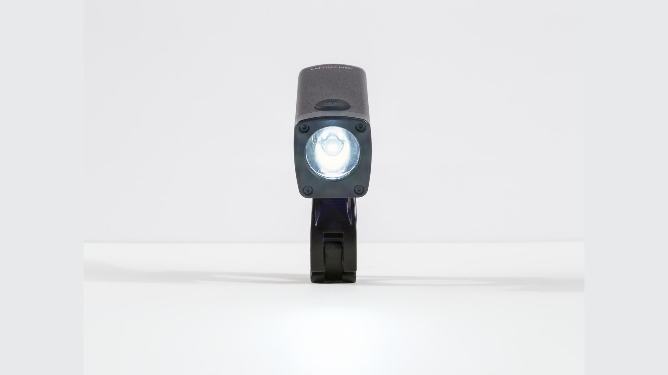 【美品】Trek Ion Pro RTバイクライト/KNOG BLINDER Bontrager Ion Pro RT Front Bike Light - Trek Bikes