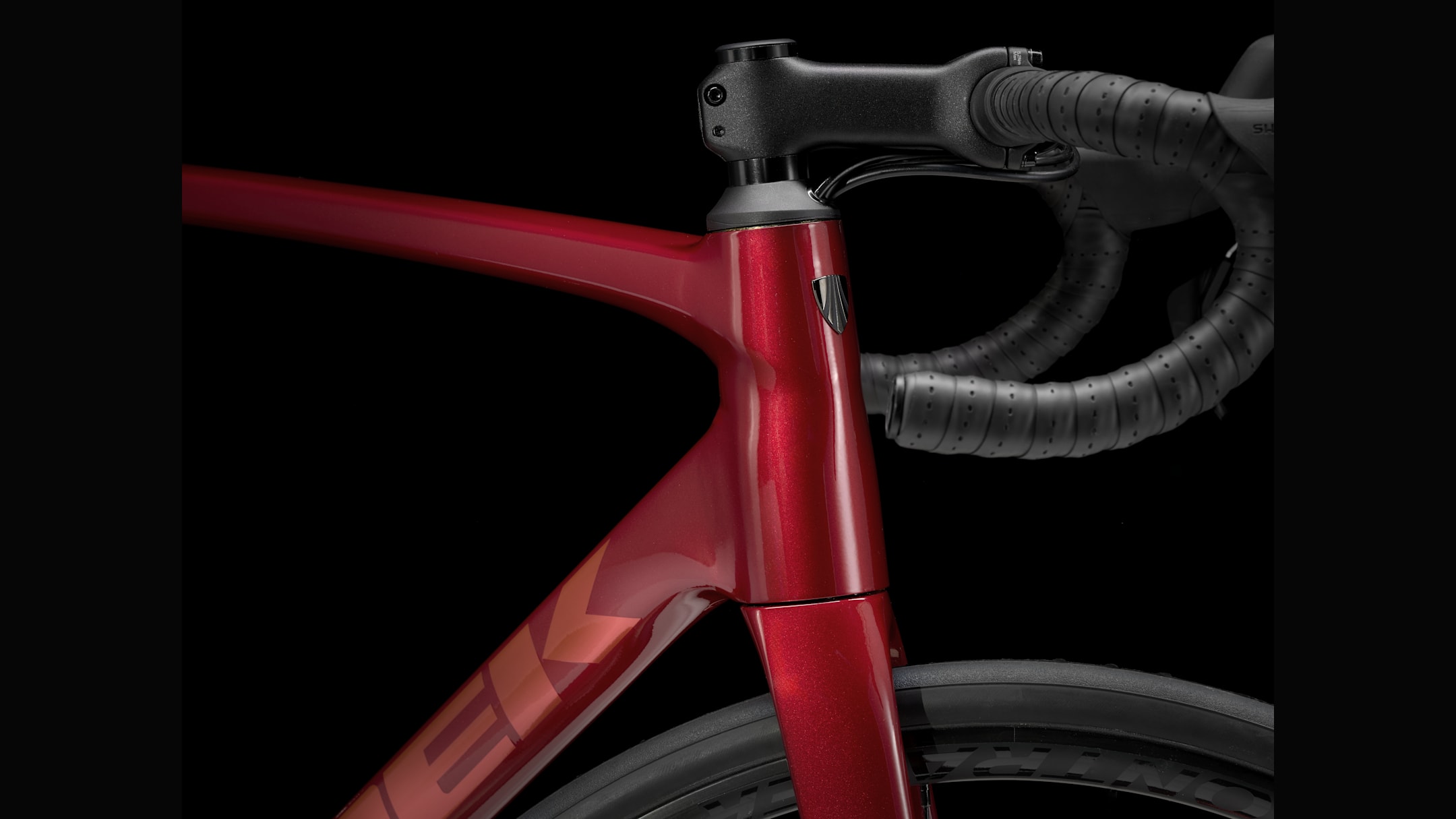 紅葉TREK EMONDA ALR 5 54 BK 2016、スタンド付き Émonda 軽量アルミロードバイク – Trek Bikes (JP)