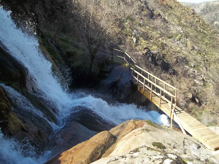12 Trilhos Épicos - Frecha da Mizarela e pedras parideiras... 12 Trilhos Épicos - Frecha da Mizarela e pedras parideiras...