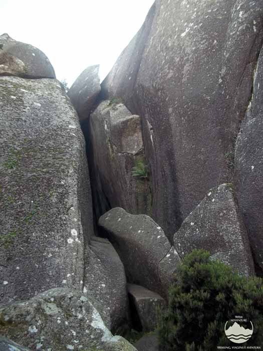 Pé de Cabril e fenda Calcedónia - Hard Trekking Pé de Cabril e fenda Calcedónia - Hard Trekking