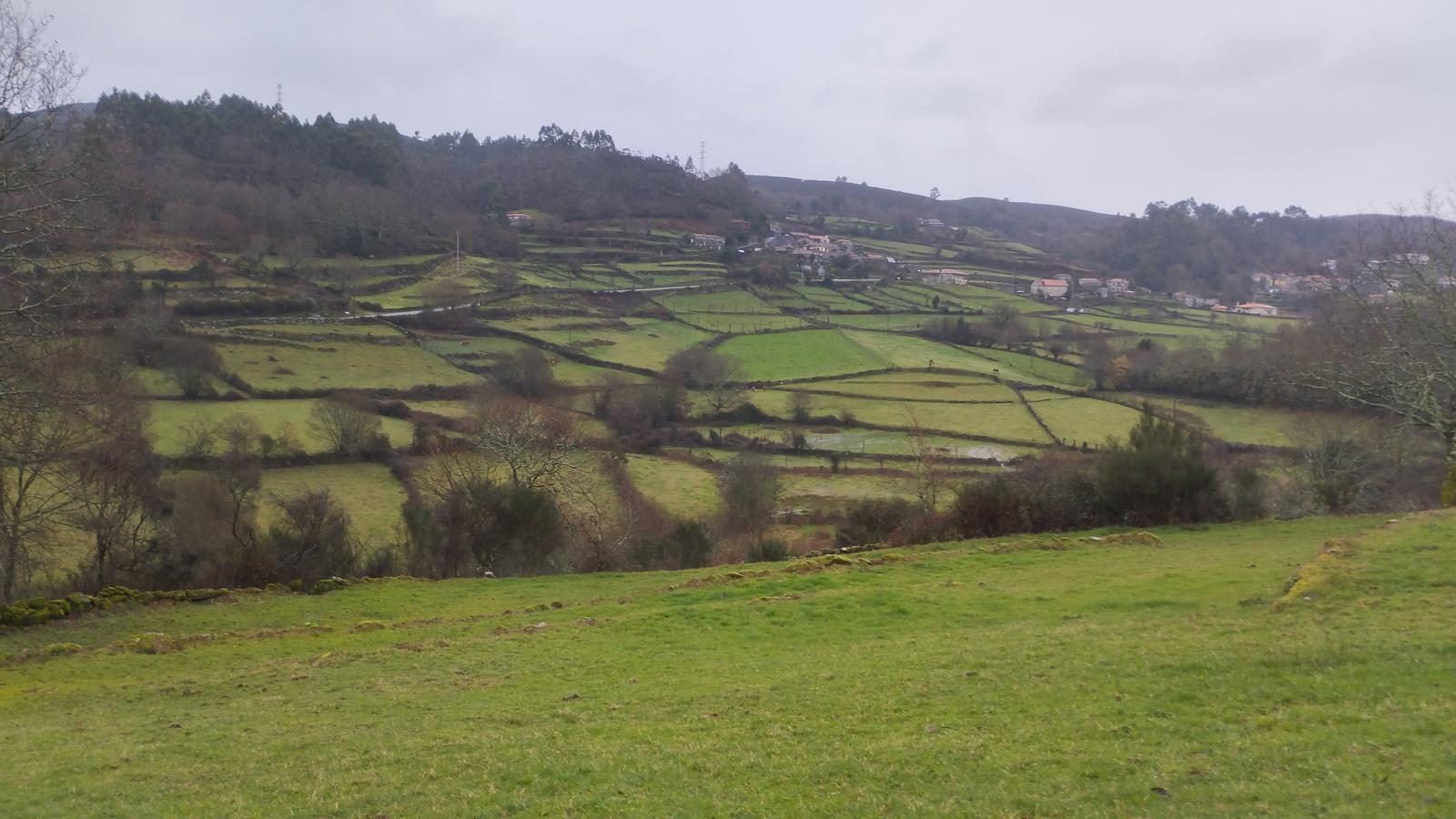 Trilho do Vale Suspenso do Rio Vade e Fojo do Lobo