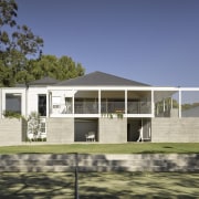 The project is sited on a 2200m² suburban 