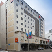 The contemporary upmarket fit-out reflects the stringent quality apartment, architecture, building, city, commercial building, condominium, corporate headquarters, daytime, downtown, facade, headquarters, hotel, metropolis, metropolitan area, mixed use, neighbourhood, residential area, sky, tower block, urban area, gray