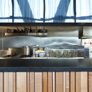 Kitchen at the Novotel Auckland Airport. - Kitchen real estate