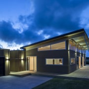 Lockwood show home Tauranga - A high raking architecture, building, cloud, daylighting, estate, facade, home, house, lighting, property, real estate, residential area, roof, sky, blue, black
