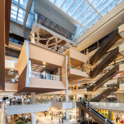 The entrance is animated by three floating food 