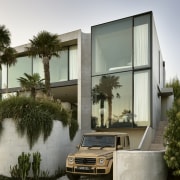 Glass panels front and back bring light and 