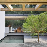 Indoor flows to outdoor – the ceiling tracks 