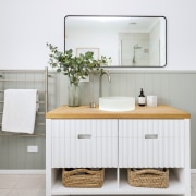 Vertical lines on the vanity connect with the 