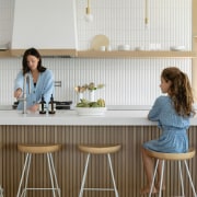 Kitchen island with breakfast bar. - Material harmony 