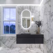 Marble-look tiles connect to the ocean - their veining pattern creates a sense of movement, energy and waves. The 