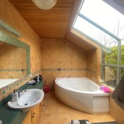 Before – that dated space-hogging tub had to 