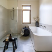 The master ensuite. - Beauty, imperfection and the 