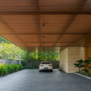 The expansive porte-cochère. - Where time stands still 