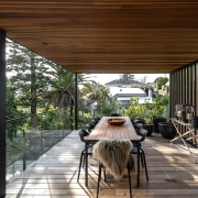 Mid-level outdoor lounge. - Treehouse vibe - 