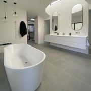 Curvaceous main bathroom. - Under the spreading cedar 