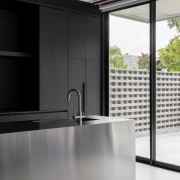 Island detail. - Refined and minimalist - 