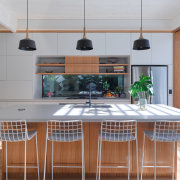 The open, airy kitchen reflects the classic combination 