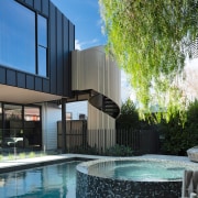 A circular motif continues from the pavers on 