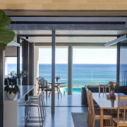 Kitchen and dining with seascape. - Sculpted by 